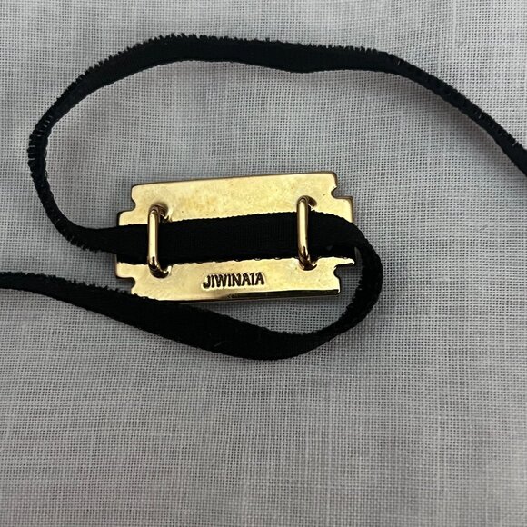JIWINAIA Flower Razor Blade Velvet Necklace - Picture 4 of 5